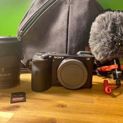 Sony mirrorless camera Bundle 
