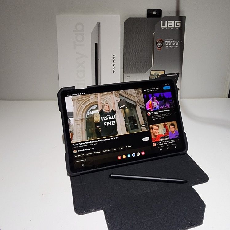 NEW Samsung S8 Galaxy Tab 128gb 11" WIFI Silver Comes with a Case