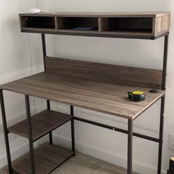 Computer Desk Like New 4ft Tall Height Wise 
