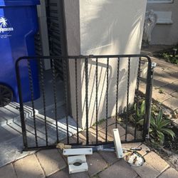 Extra Strong Metal Baby/Pet Gate for Stairs – Wall Mounted