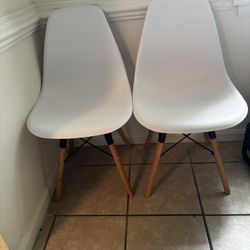 2 Modern Chairs 