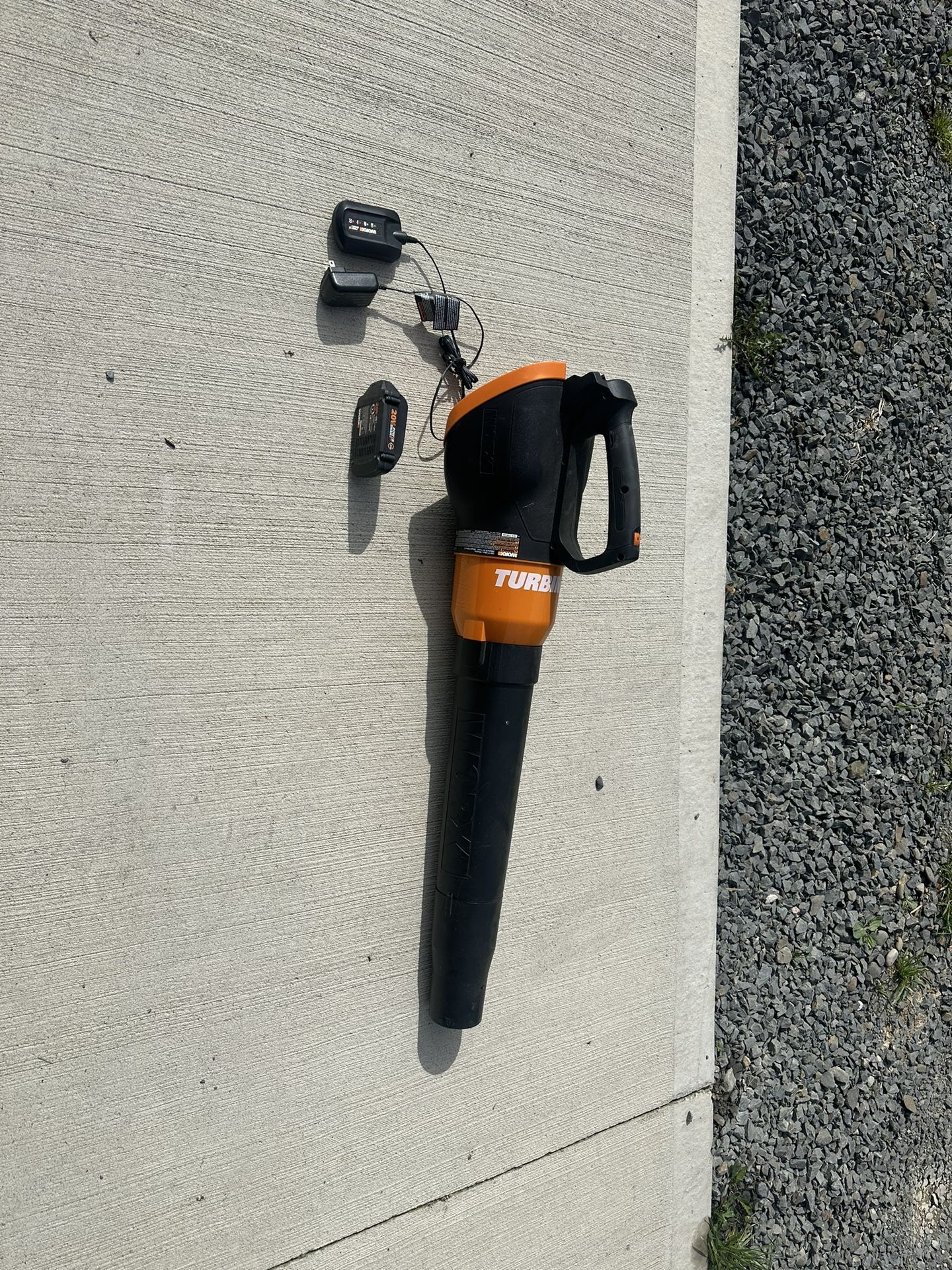 WORX WG546 20V Cordless Turbine Leaf Blower PowerShare 2-Speed 225/340 CFM Battery Charger $100