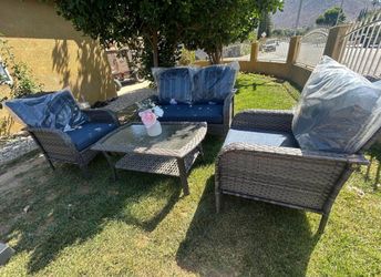 Patios furniture set outdoor new in the box