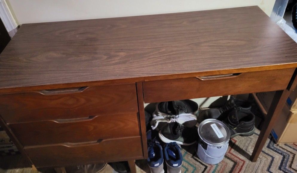 Stanley Desk