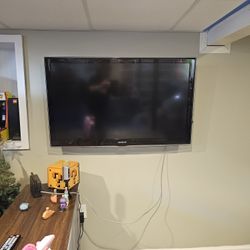 46" Samsung TV w/ Wall Mount