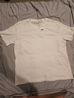 NWT Womens Medium White T-Shirt