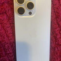 iPhone 15 Pro Max  1000 Gb De Memoria Unlocked Liberado Para Todas Las Compañías Excelentes Condiciones Tiene Cable USB Y La Caja Batería 🔋 87% 