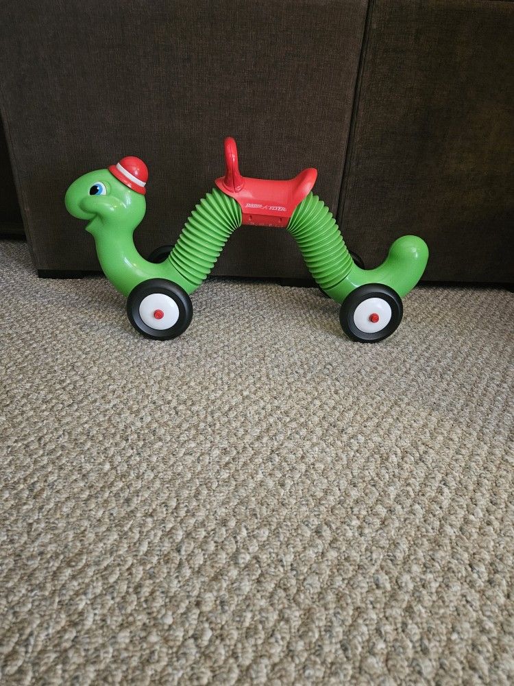 Radio Flyer Inchworm bounce & ride-on toy