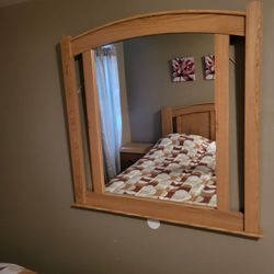 Cabecera Full Or Queen Y Espejo Nuevos Todavía En Caja $35 Cada Uno