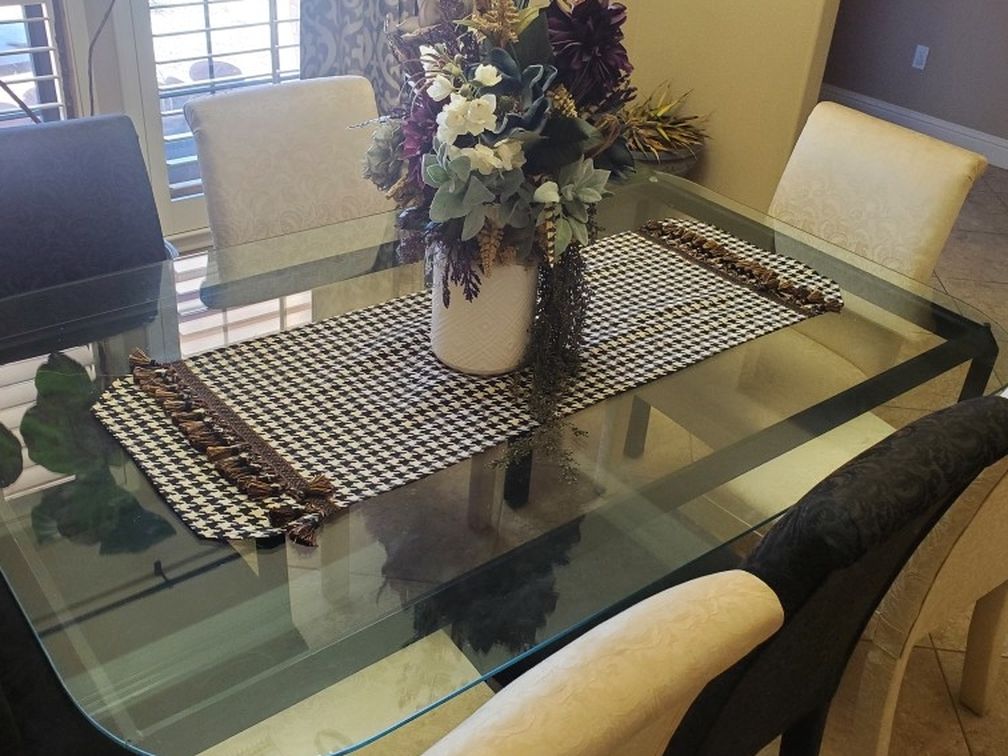 Dining Room Table W/8 Chairs PRICE IS NEGOTIABLE 