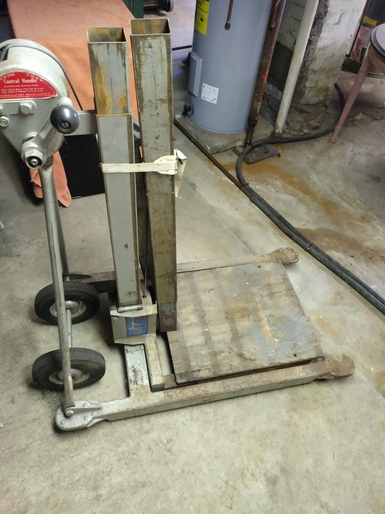 512A LIFT, MANUALLY OPERATED MATERIAL LIFT, 500 LB LOAD, 12' MAX LIFTING, 690 N