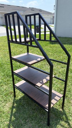 Selling a ladder-style shelf — 57.5 x 34 x 16 inches 