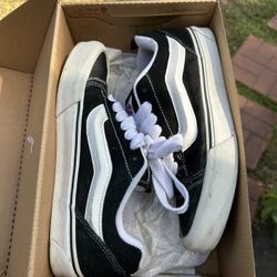 Knu Skool Vans 30$ Used Size 7.5