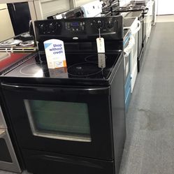 Whirlpool 4 burner Glass Top Range. 1 year Warranty 