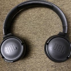 Wireless JBL Tune Headphones 