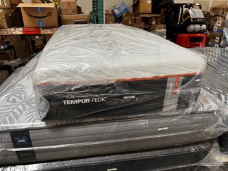 Twin XL Tempurpedic Luxeadapt Firm Mattress -Floor model discount