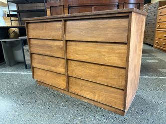 Vintage Mid-Century Modern Natural Wood Finish 6-Drawer Low Dresser