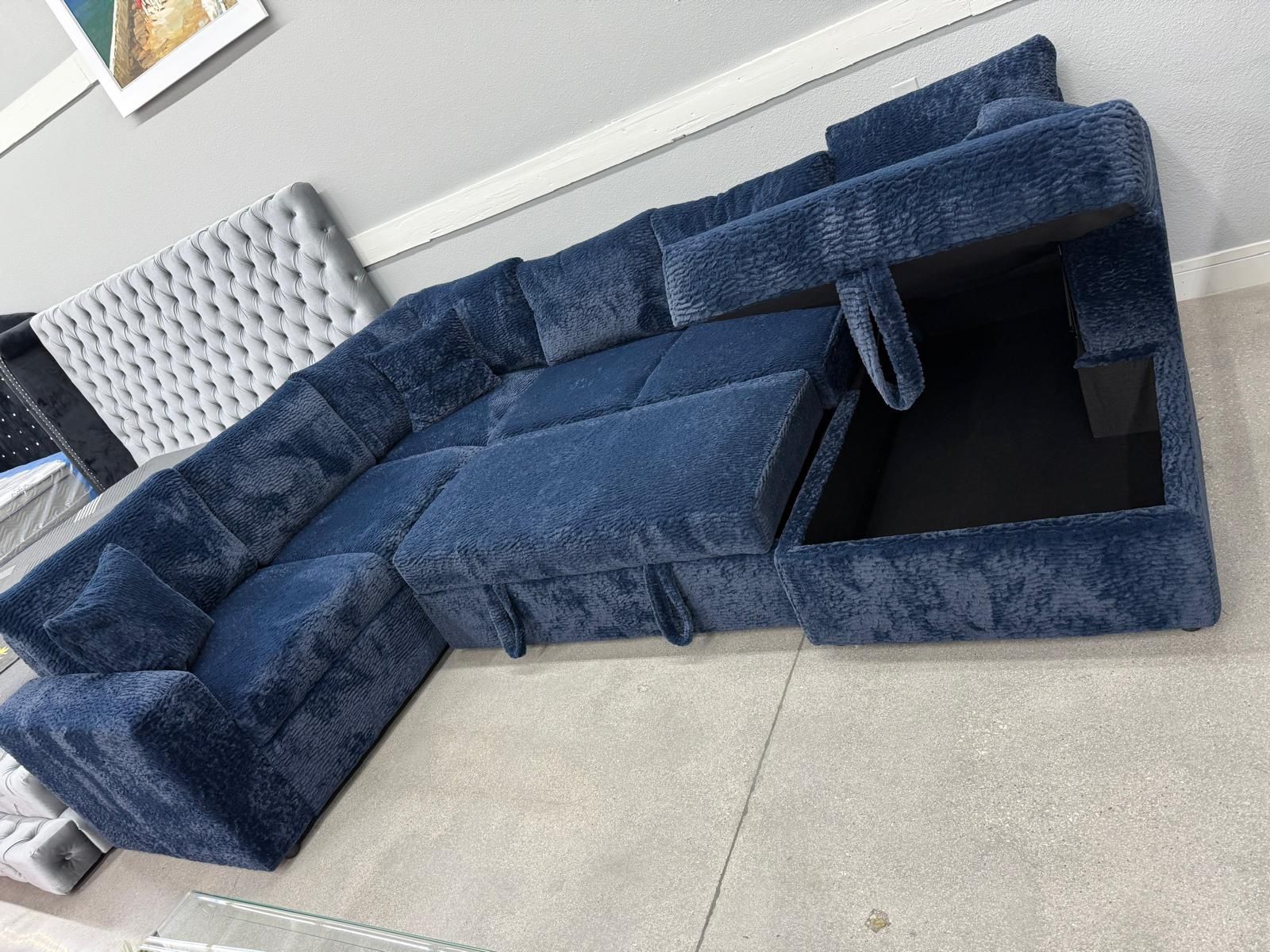 Sleeper Sectional With Storage Chaise 💙💙💙💙