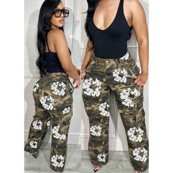 Tears Camo Cargo Jeans 