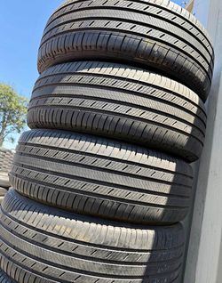 235/55/20 Michelin set de Tires con 85% de vida las 4