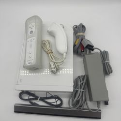 Nintendo Wii Console MODEL NO. RVL-001 (GameCube Compatible) Bundle Tested