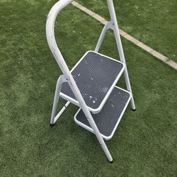 2-step folding step stool