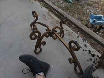 Iron Coffee Table Stand No Top Piece. Heavy Iron Piece
