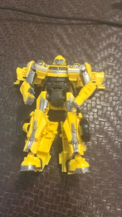Hasbro Transformers Studio Series 100 Deluxe Class Rise of the Beasts Bumblebee