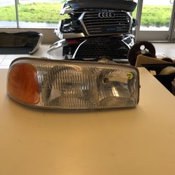 2000 To 2004 Head Lamp Passenger Side Assembly #344 A FB404