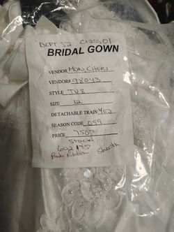 Beautiful Mon Cheri Wedding Gown Size 12 With Shoes