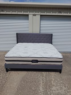 King 👑 size bed frame with mattress