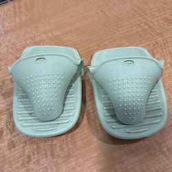 Princess house, silicone Gripper Mittens