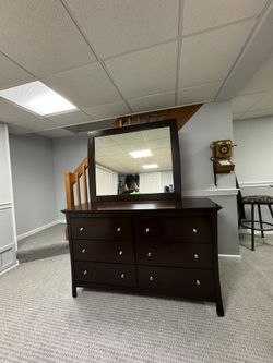 6 Drawer Dresser w/ Mirror