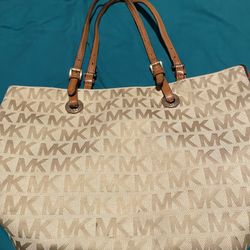 Michael Kors (MK)
