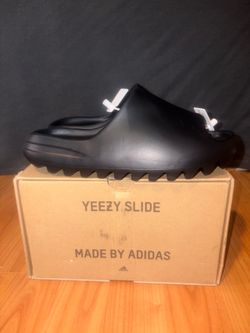 Yeezy Onyx slides size 6/7