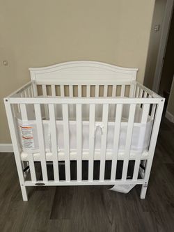 Mini crib