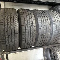 SET OF TIRES 225 65 17 MICHELIN 85% LIFE