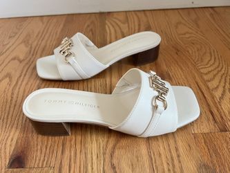 Tommy Hilfiger White Leather With Gold Chain