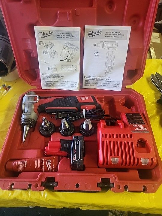 Milwaukee M12 Cordless ProPEX Expansion Tool Kit - 2432-20 - 1/2"-3/4"-1"