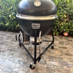 Weber E6 Summit Charcoal Kamado BBQ grill Smoker