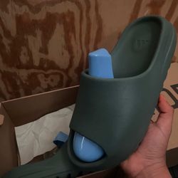 Yeezy Size 10
