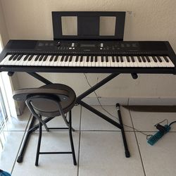 Yamaha PSR EW300 keyboard