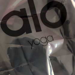Woman’s alo Yoga Set 
