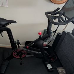 ✨Peloton Bike+ with Mat – Excellent Condition✨