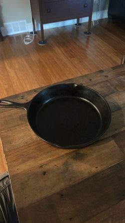 Cast iron pan