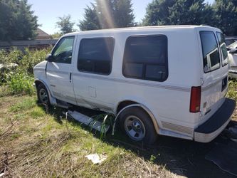 Auto Parts 2001 GMC Safari Van