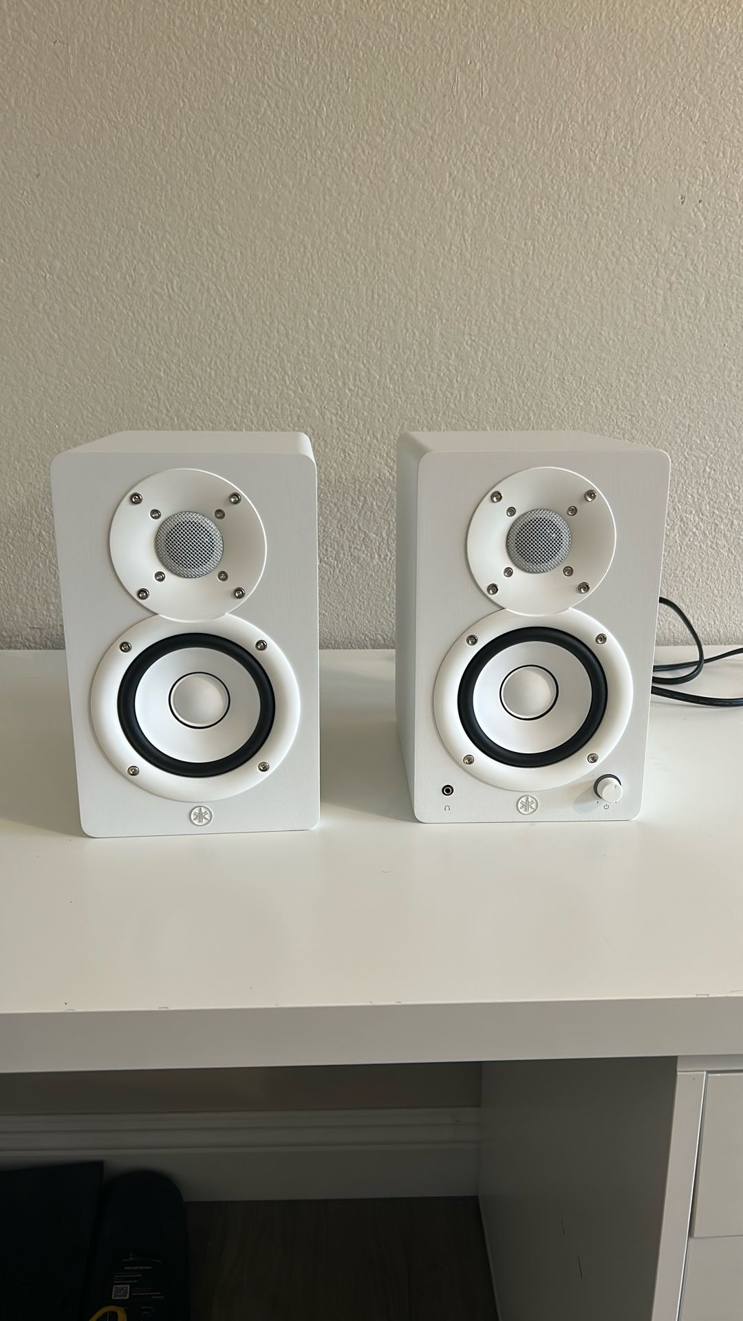 Yamaha HS4 Studio Monitors OBO