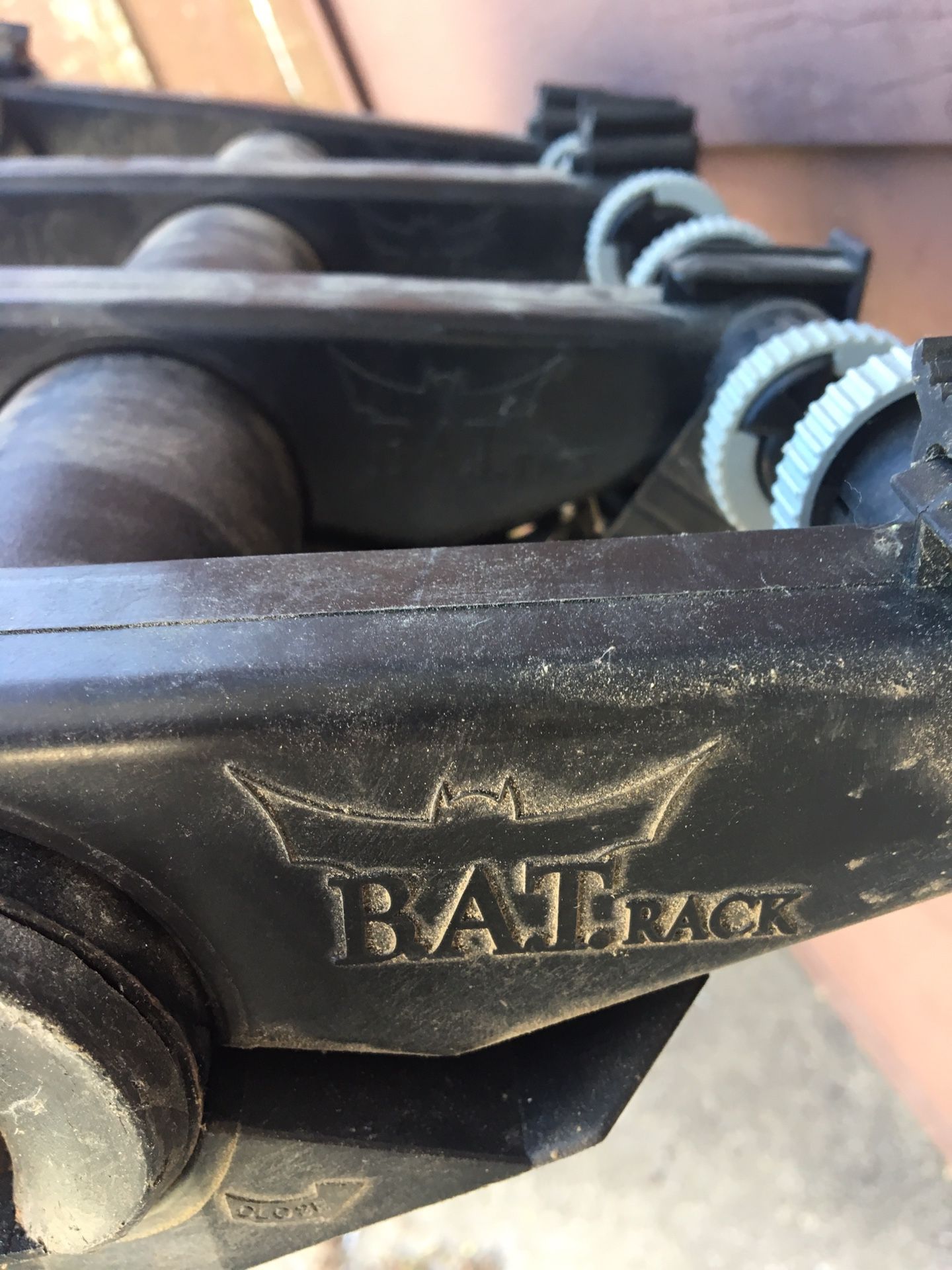 Saris bat rack 4 bike rack for car trailer hitch 1 7 8 for Sale in