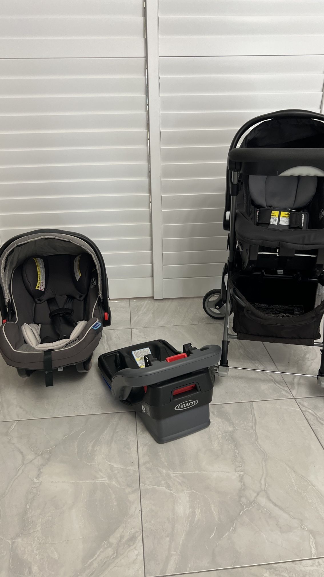 Tow Car Seat Graco Like New . Baby Safe . Three Base . Snugrider Elite Infant . Car Seat Stroller . Go Car .