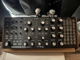 Moog Subharmonicon